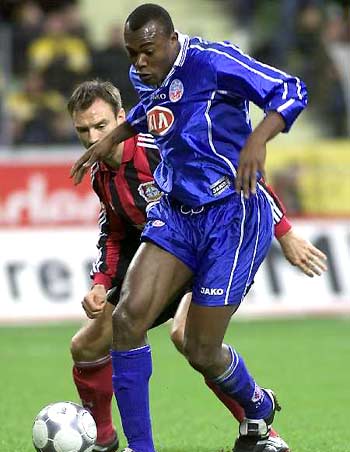 字尤为引人 字尤为引人